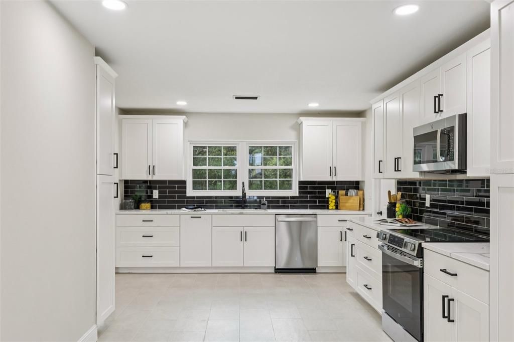 For Sale: $679,900 (4 beds, 2 baths, 2507 Square Feet)