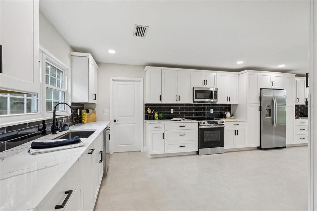 For Sale: $679,900 (4 beds, 2 baths, 2507 Square Feet)