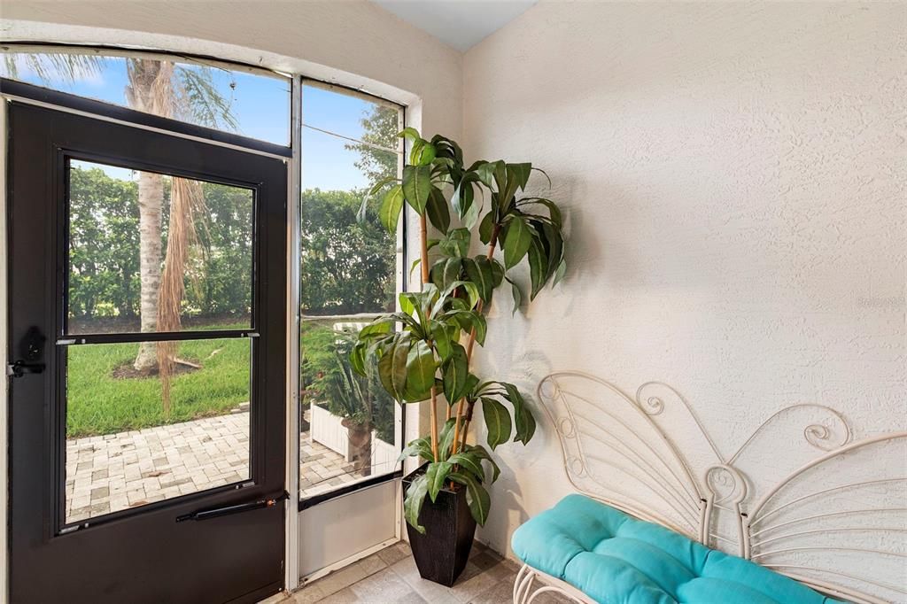 待售: $259,900 (2 贝兹, 2 浴室, 1072 平方英尺)