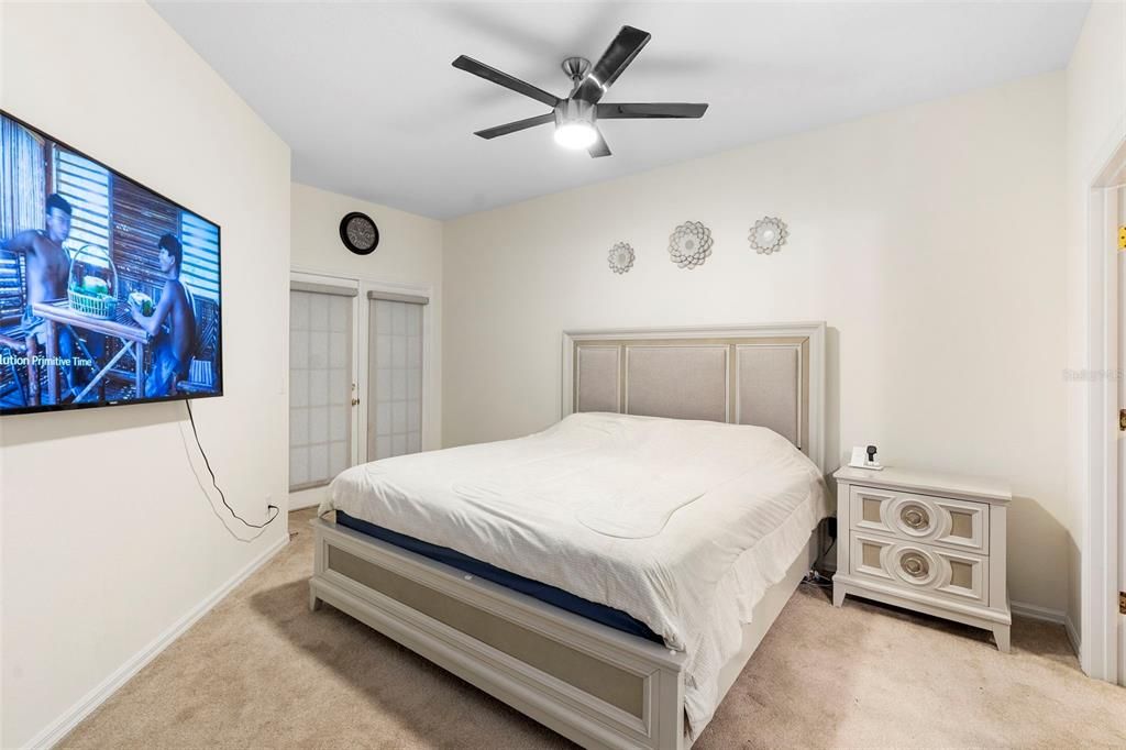 待售: $259,900 (2 贝兹, 2 浴室, 1072 平方英尺)