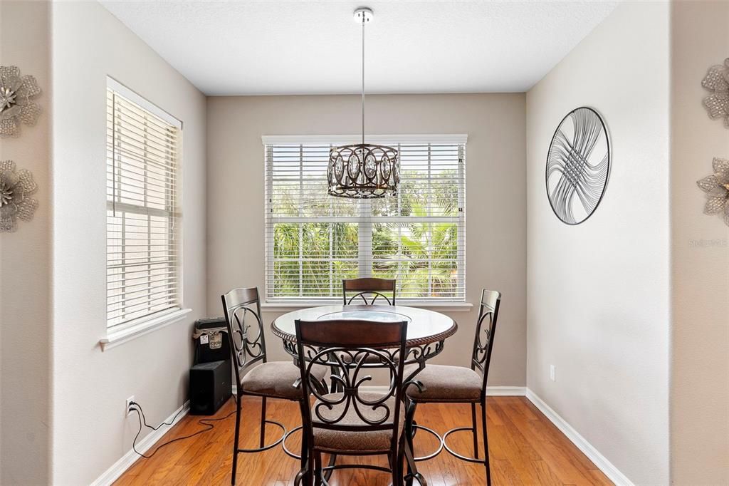 待售: $259,900 (2 贝兹, 2 浴室, 1072 平方英尺)