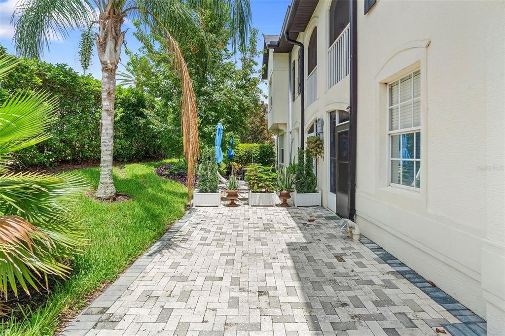 待售: $259,900 (2 贝兹, 2 浴室, 1072 平方英尺)