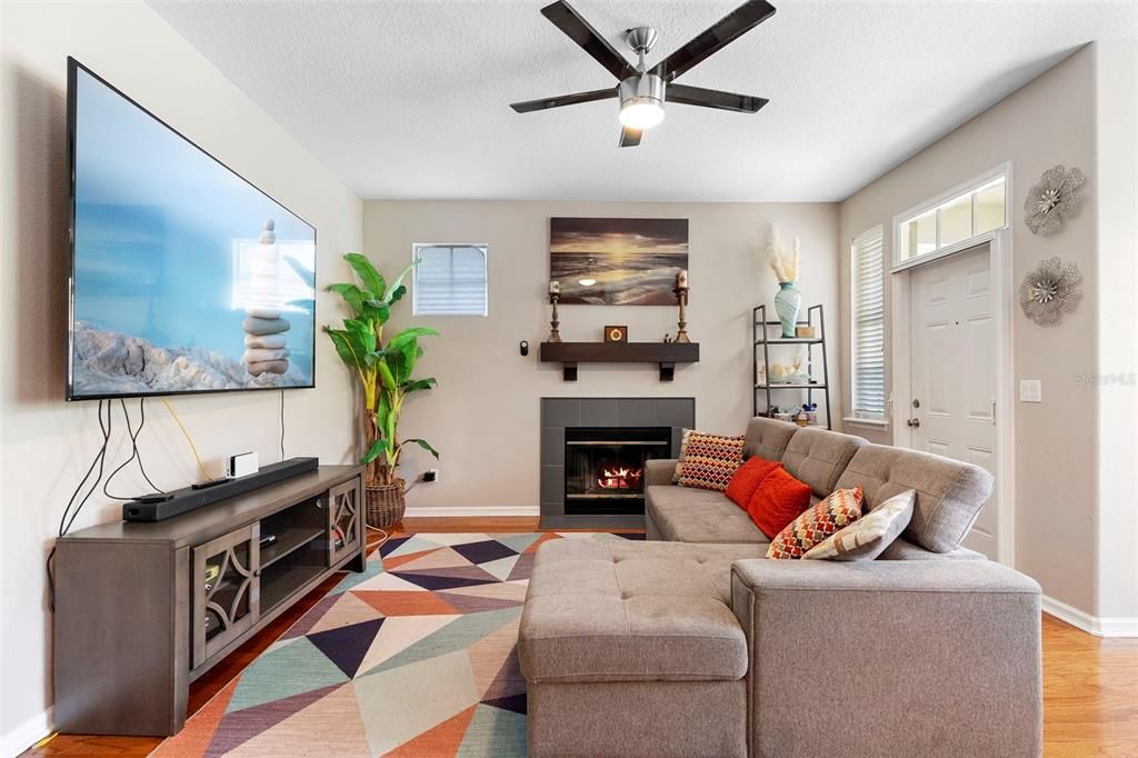 待售: $259,900 (2 贝兹, 2 浴室, 1072 平方英尺)