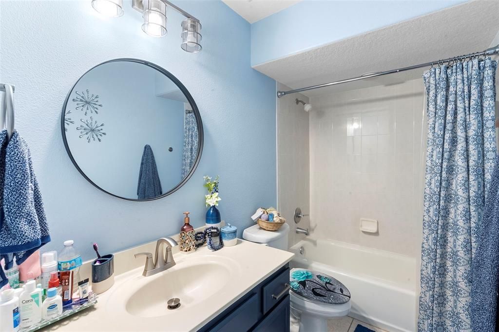 待售: $259,900 (2 贝兹, 2 浴室, 1072 平方英尺)