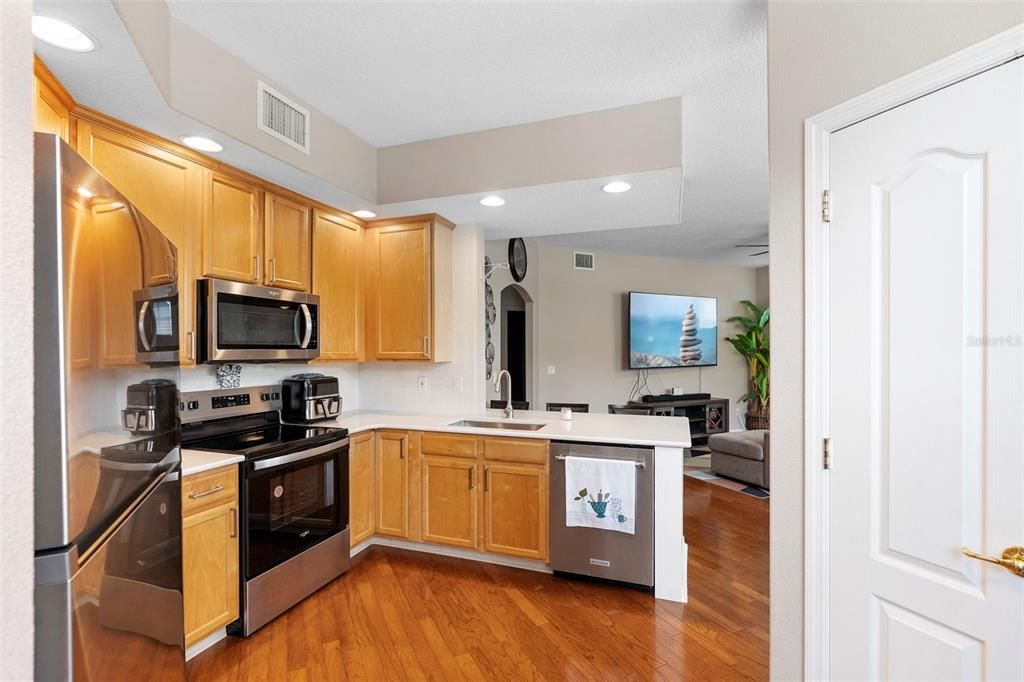 待售: $259,900 (2 贝兹, 2 浴室, 1072 平方英尺)