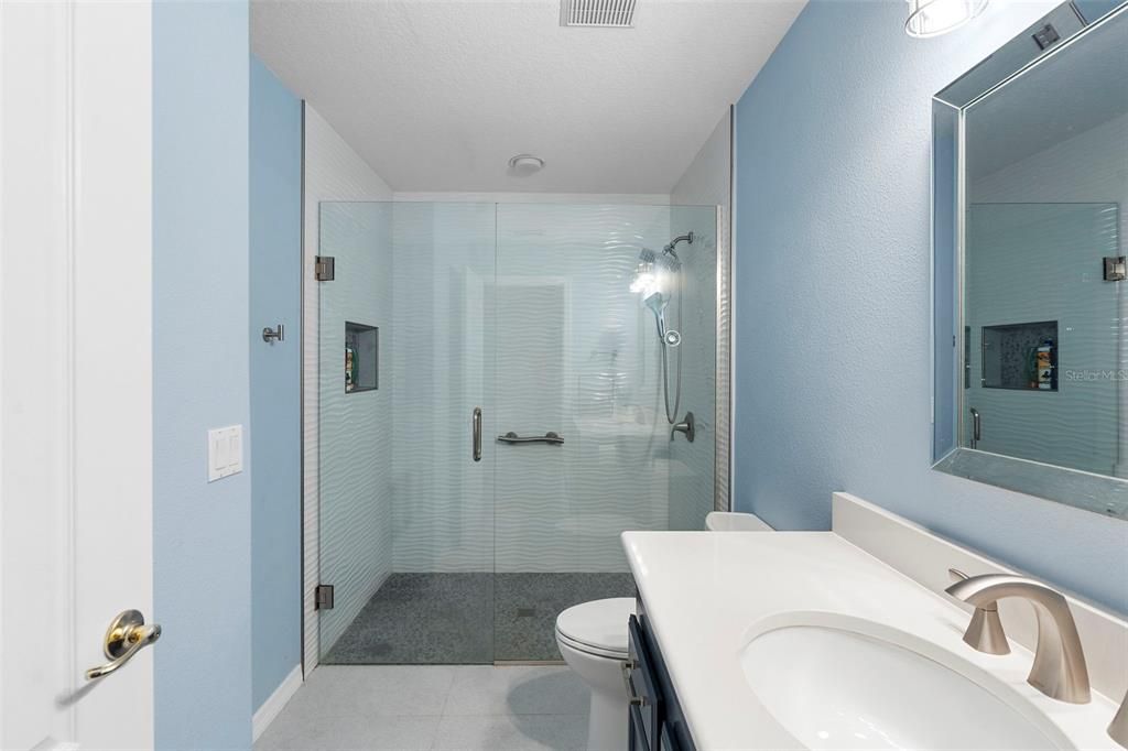 待售: $259,900 (2 贝兹, 2 浴室, 1072 平方英尺)