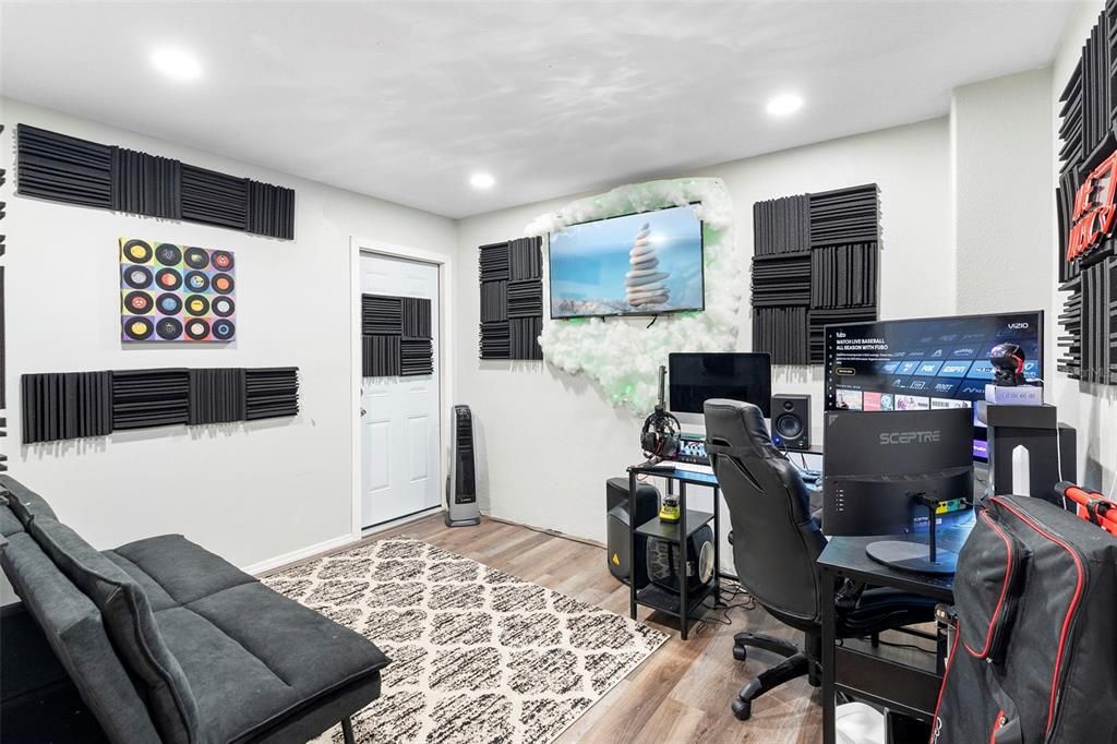 待售: $259,900 (2 贝兹, 2 浴室, 1072 平方英尺)