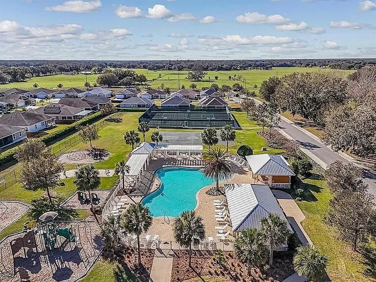 На продажу: $424,900 (4 спален, 2 ванн, 1978 Квадратных фут)