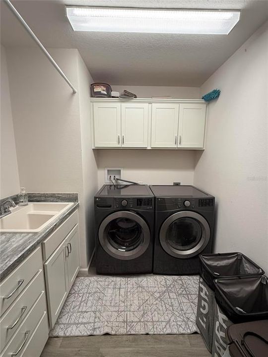 На продажу: $424,900 (4 спален, 2 ванн, 1978 Квадратных фут)