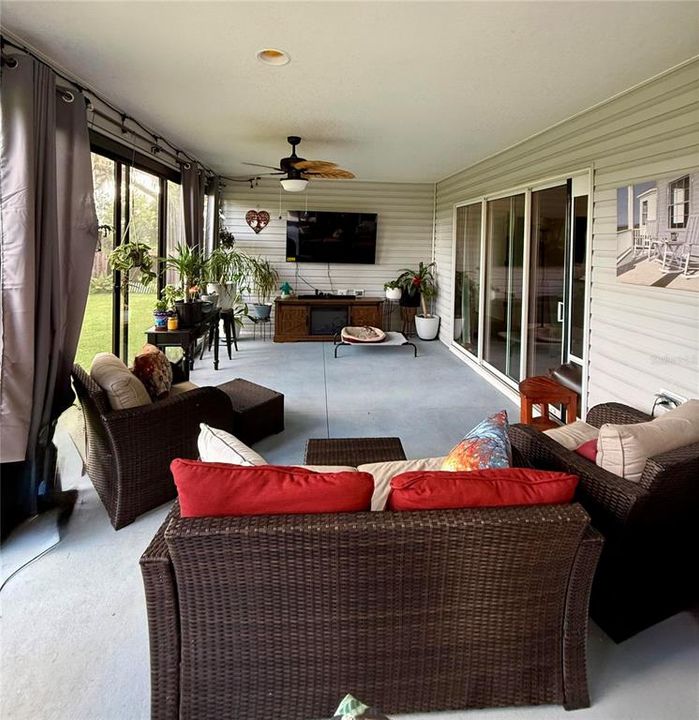 На продажу: $424,900 (4 спален, 2 ванн, 1978 Квадратных фут)