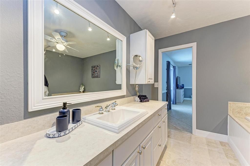 For Rent: $3,450 (3 beds, 2 baths, 1912 Square Feet)