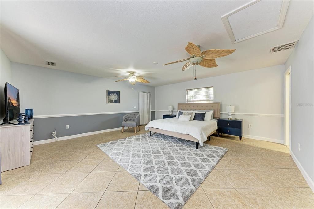 For Rent: $3,450 (3 beds, 2 baths, 1912 Square Feet)