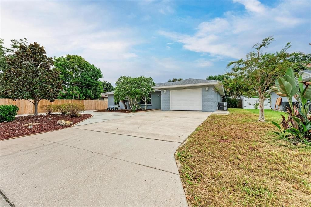 For Rent: $3,450 (3 beds, 2 baths, 1912 Square Feet)