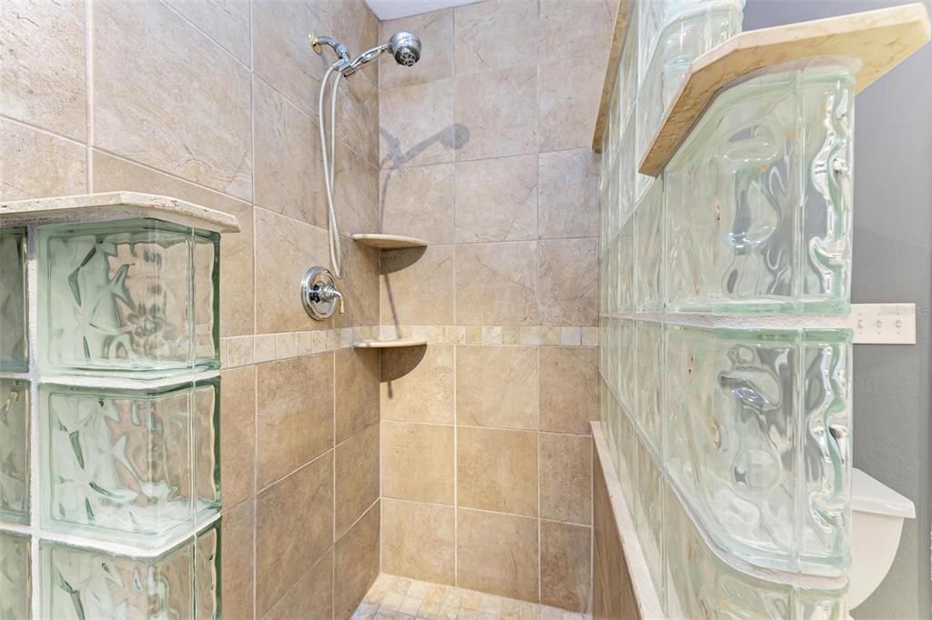 For Rent: $3,450 (3 beds, 2 baths, 1912 Square Feet)