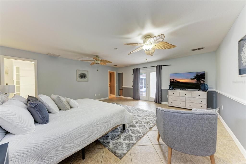 For Rent: $3,450 (3 beds, 2 baths, 1912 Square Feet)