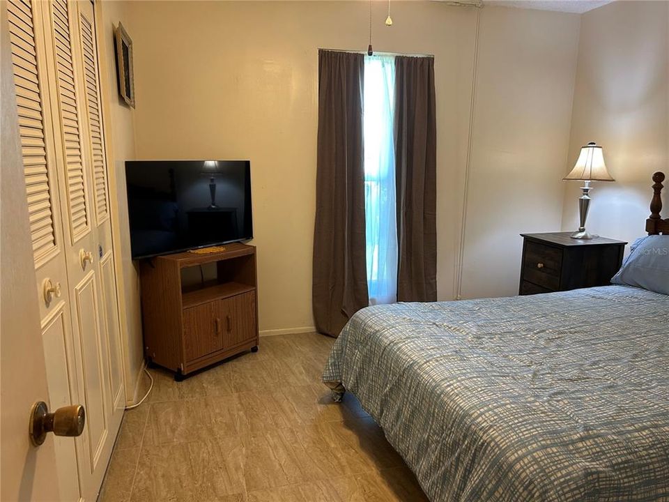 合同活跃: $265,000 (3 贝兹, 2 浴室, 1580 平方英尺)