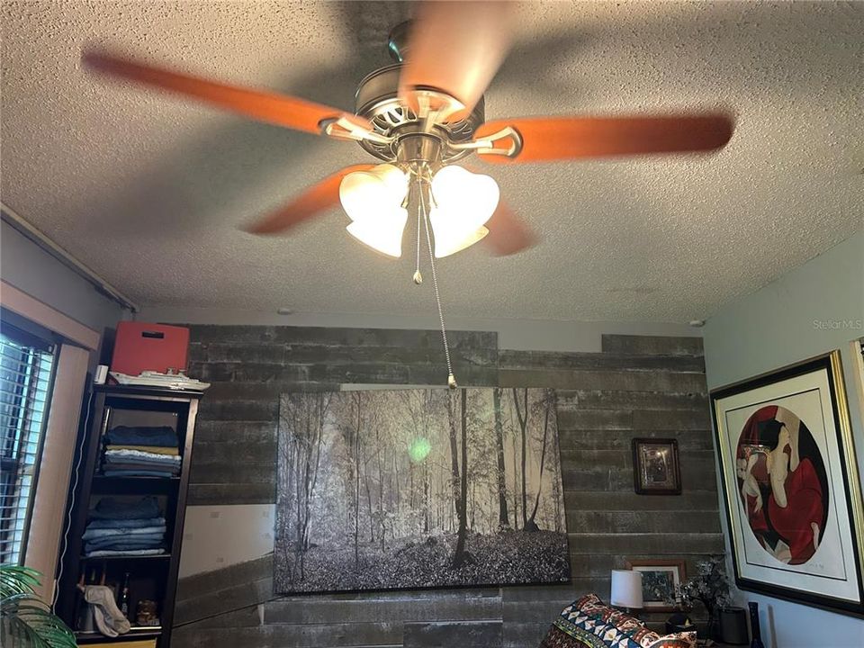 合同活跃: $265,000 (3 贝兹, 2 浴室, 1580 平方英尺)