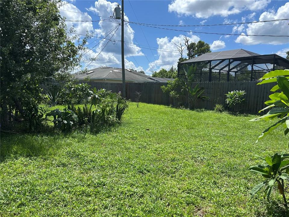 合同活跃: $265,000 (3 贝兹, 2 浴室, 1580 平方英尺)