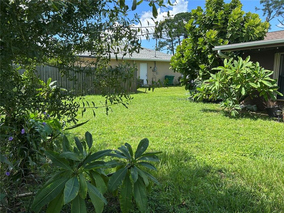 合同活跃: $265,000 (3 贝兹, 2 浴室, 1580 平方英尺)