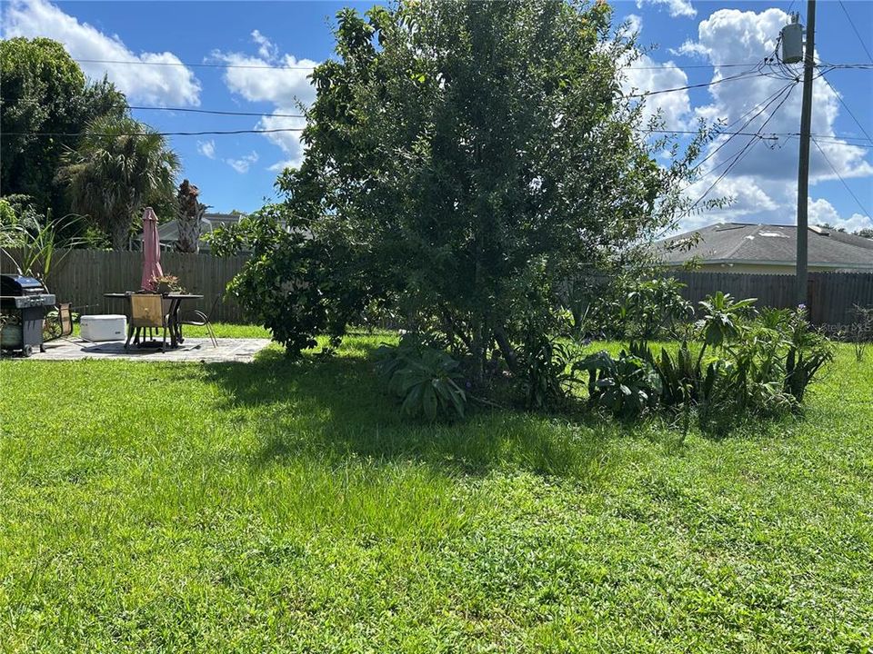 合同活跃: $265,000 (3 贝兹, 2 浴室, 1580 平方英尺)