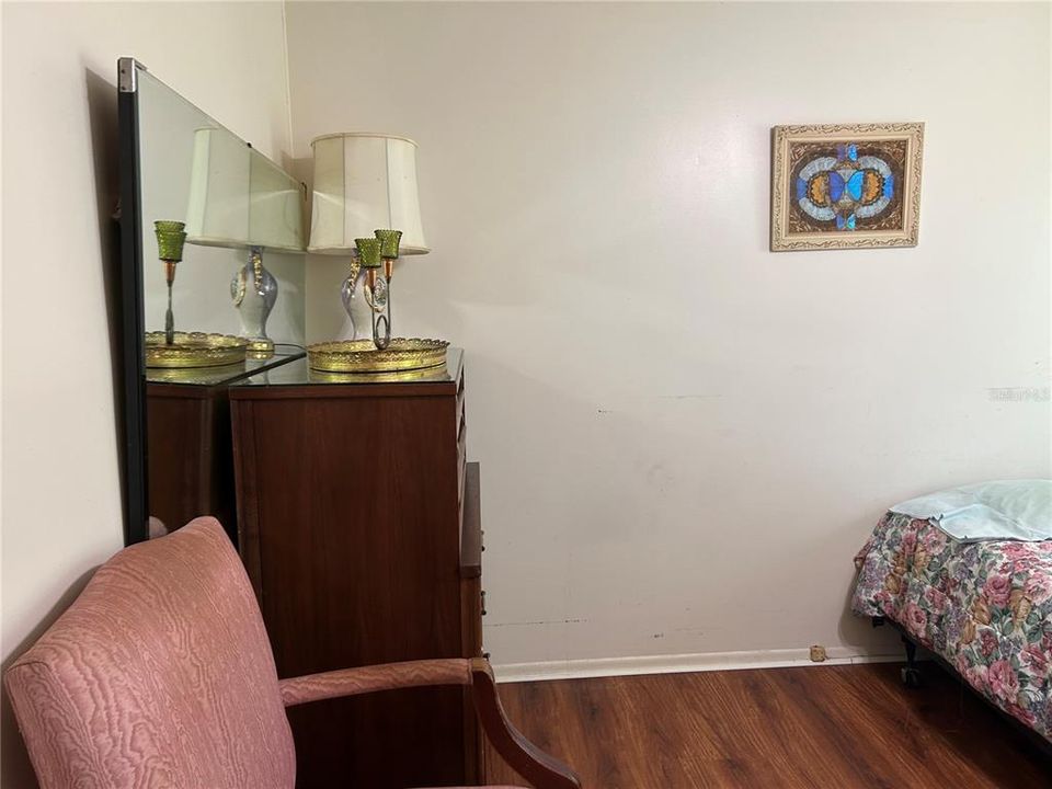 合同活跃: $265,000 (3 贝兹, 2 浴室, 1580 平方英尺)