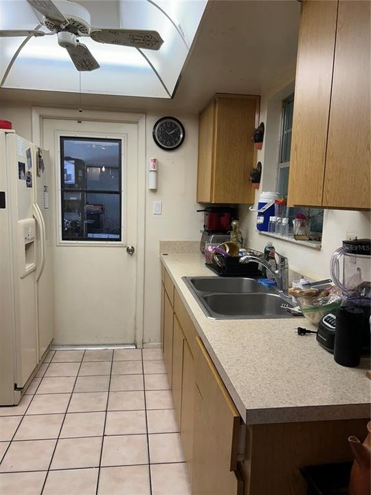 合同活跃: $265,000 (3 贝兹, 2 浴室, 1580 平方英尺)