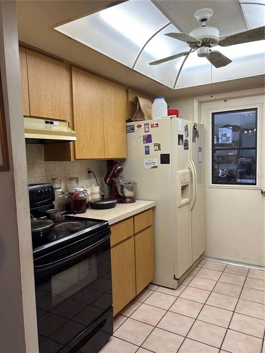 合同活跃: $265,000 (3 贝兹, 2 浴室, 1580 平方英尺)