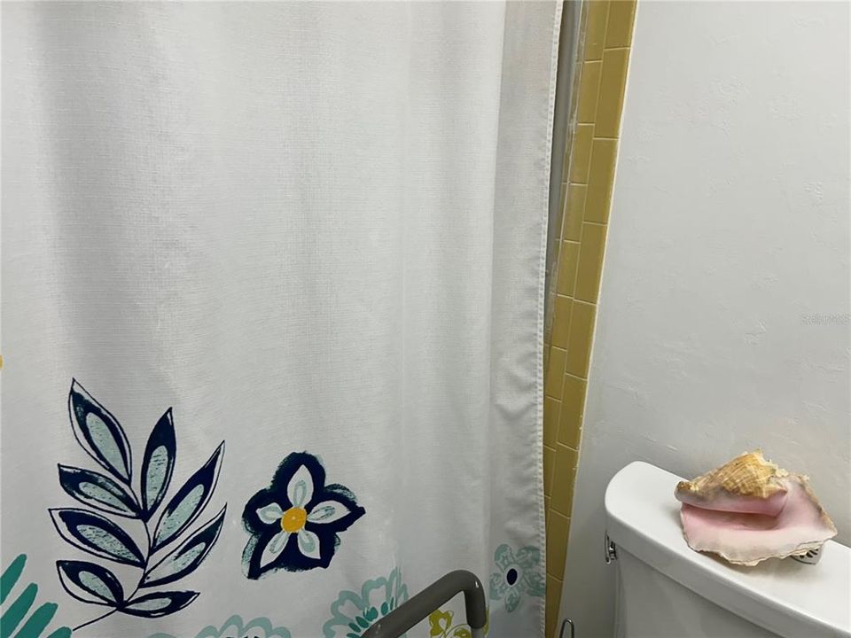 合同活跃: $265,000 (3 贝兹, 2 浴室, 1580 平方英尺)