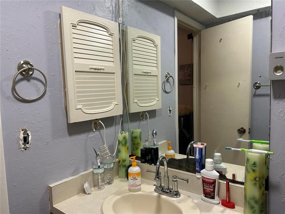 合同活跃: $265,000 (3 贝兹, 2 浴室, 1580 平方英尺)