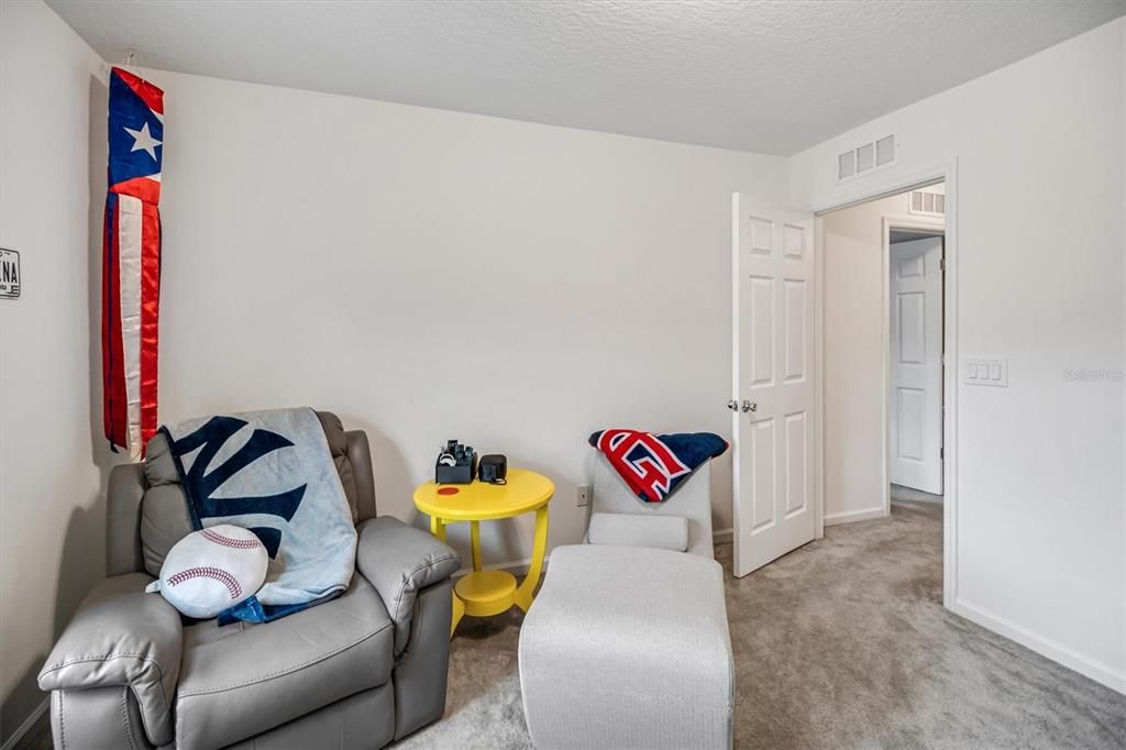 На продажу: $299,900 (3 спален, 2 ванн, 1736 Квадратных фут)