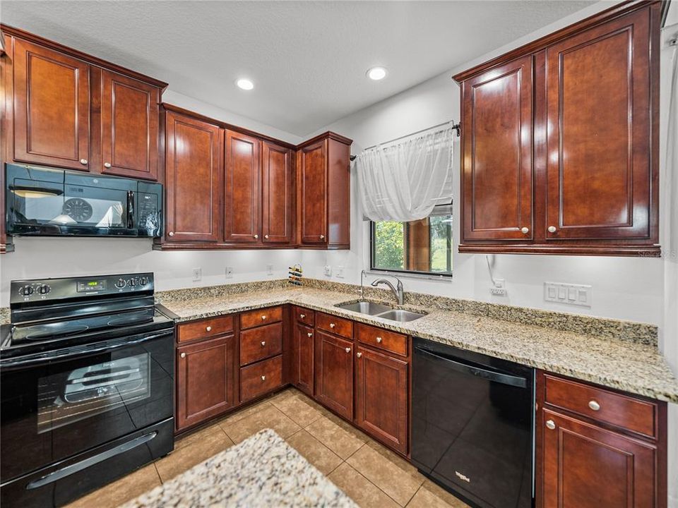 На продажу: $650,000 (4 спален, 3 ванн, 3325 Квадратных фут)