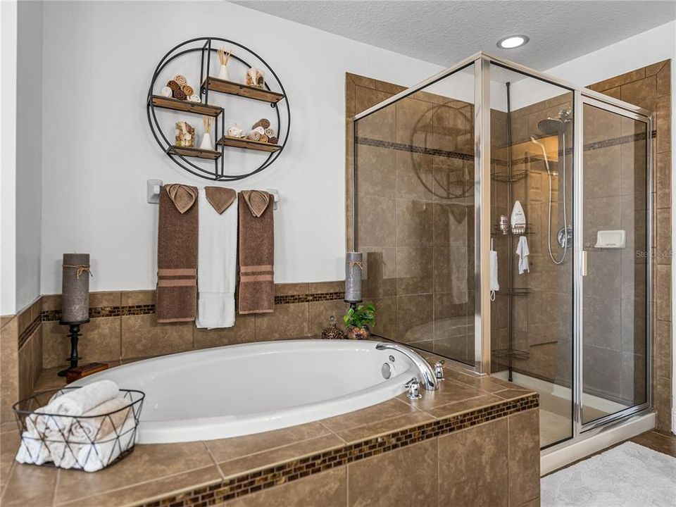 На продажу: $650,000 (4 спален, 3 ванн, 3325 Квадратных фут)