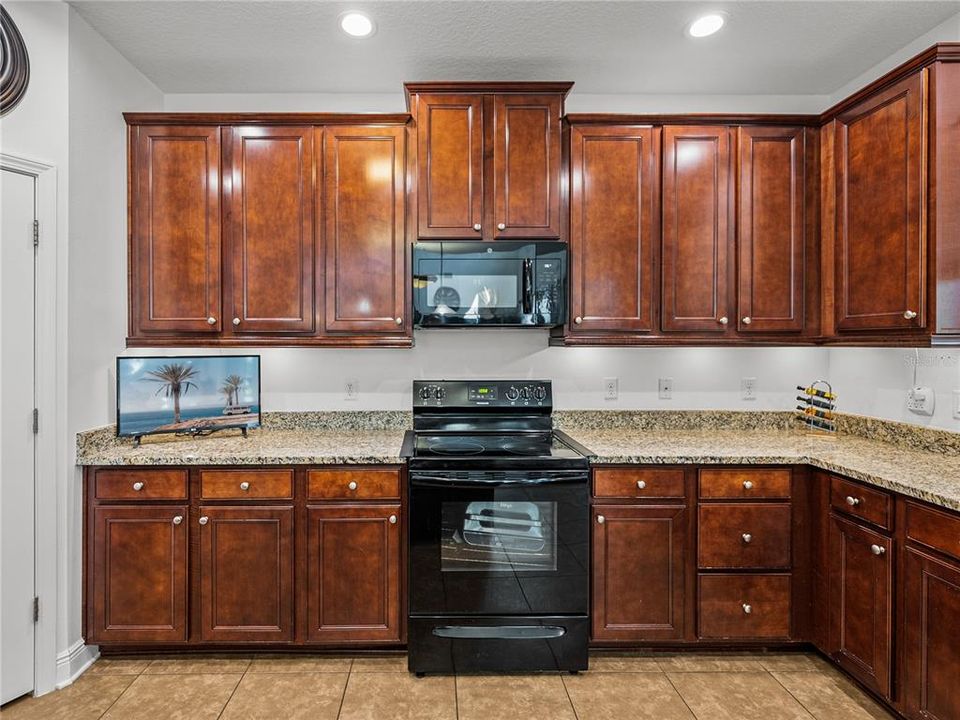 На продажу: $650,000 (4 спален, 3 ванн, 3325 Квадратных фут)