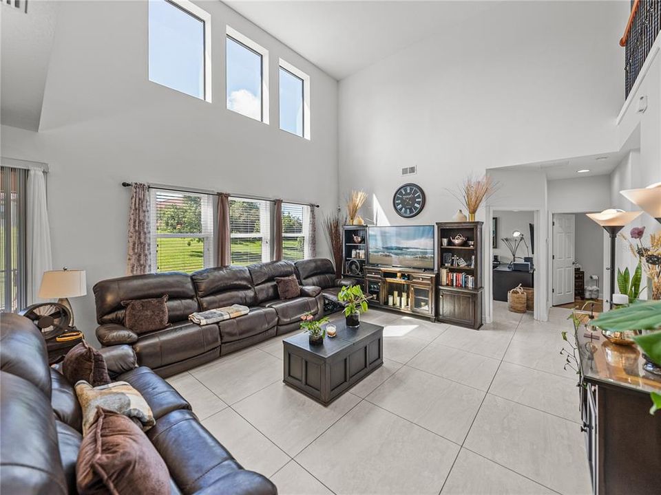 На продажу: $650,000 (4 спален, 3 ванн, 3325 Квадратных фут)