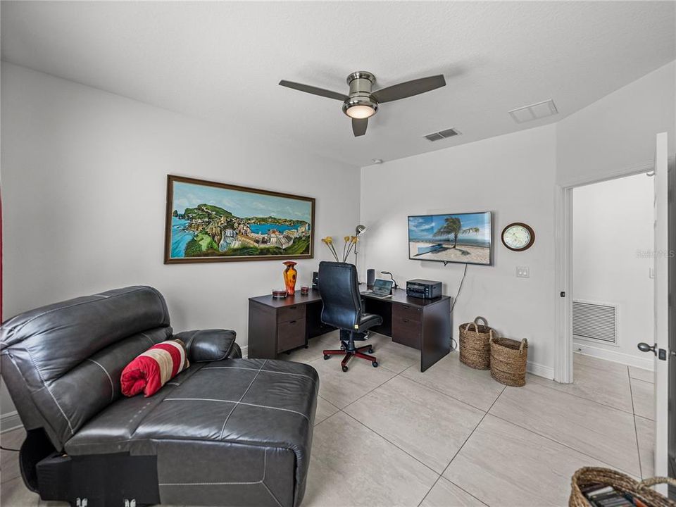 На продажу: $650,000 (4 спален, 3 ванн, 3325 Квадратных фут)