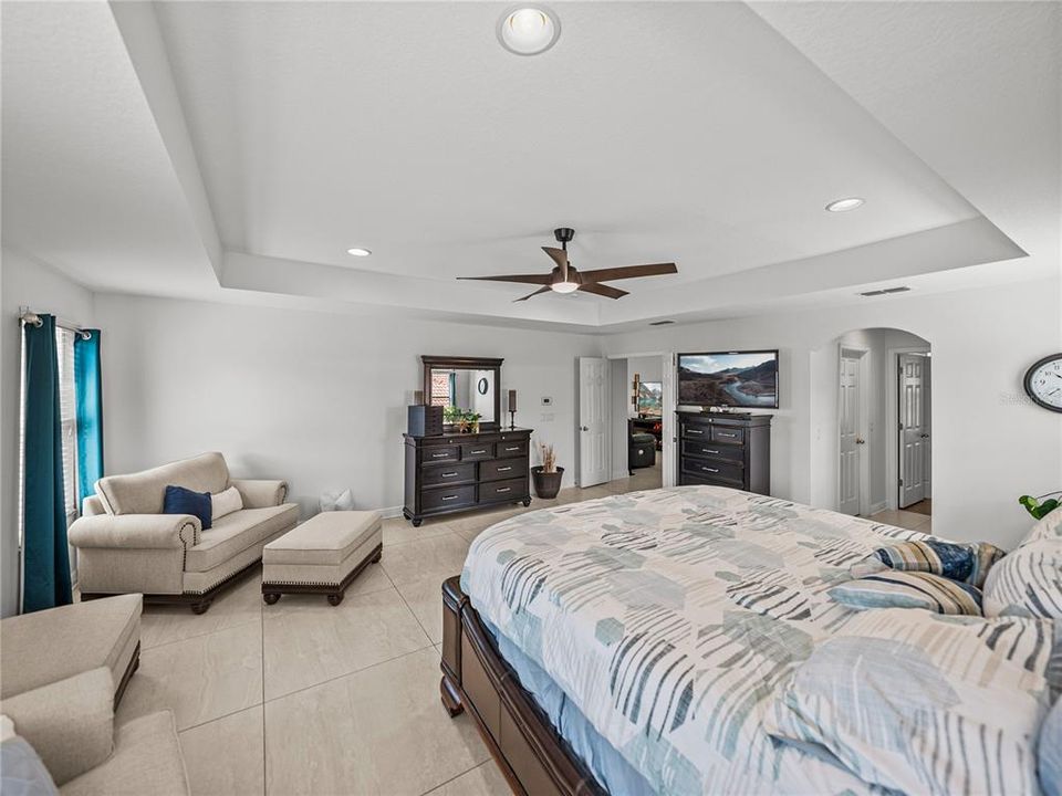 На продажу: $650,000 (4 спален, 3 ванн, 3325 Квадратных фут)