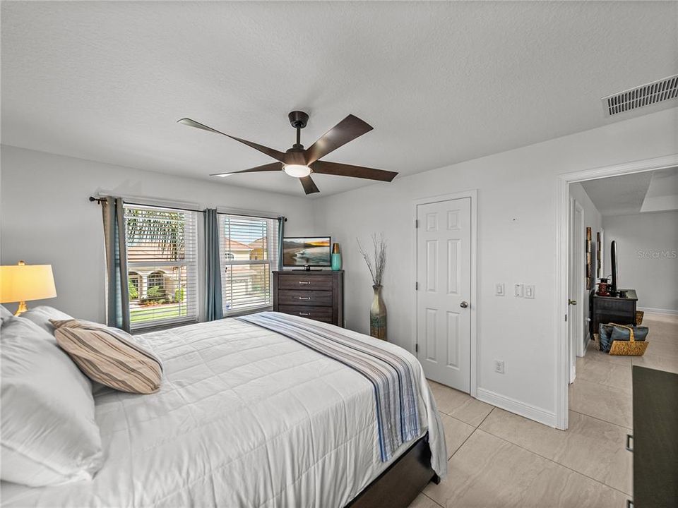 На продажу: $650,000 (4 спален, 3 ванн, 3325 Квадратных фут)