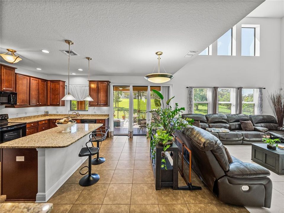 На продажу: $650,000 (4 спален, 3 ванн, 3325 Квадратных фут)