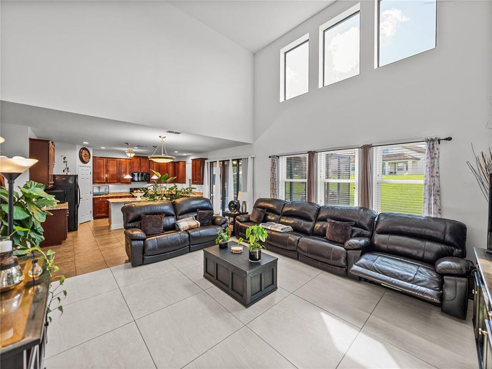 На продажу: $650,000 (4 спален, 3 ванн, 3325 Квадратных фут)