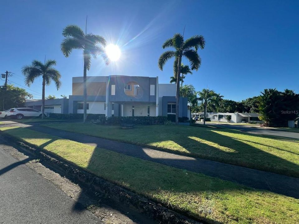 En Venta: $1,175,000 (5 camas, 5 baños, 4970 Pies cuadrados)