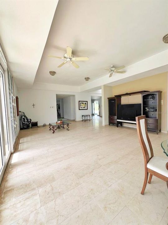 En Venta: $1,175,000 (5 camas, 5 baños, 4970 Pies cuadrados)