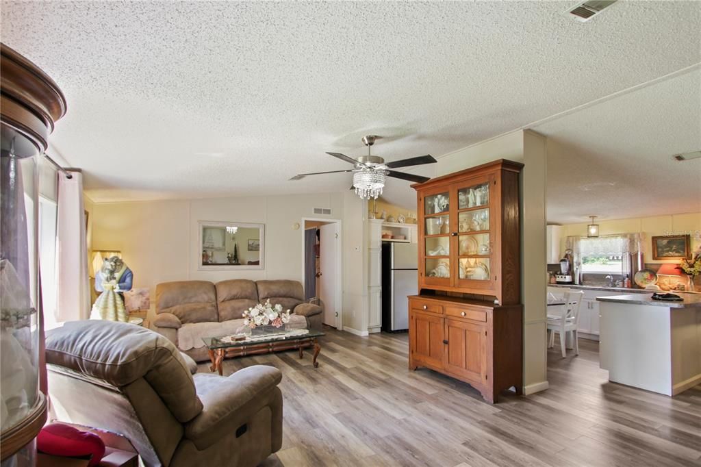 Active With Contract: $438,000 (4 beds, 2 baths, 1782 Square Feet)