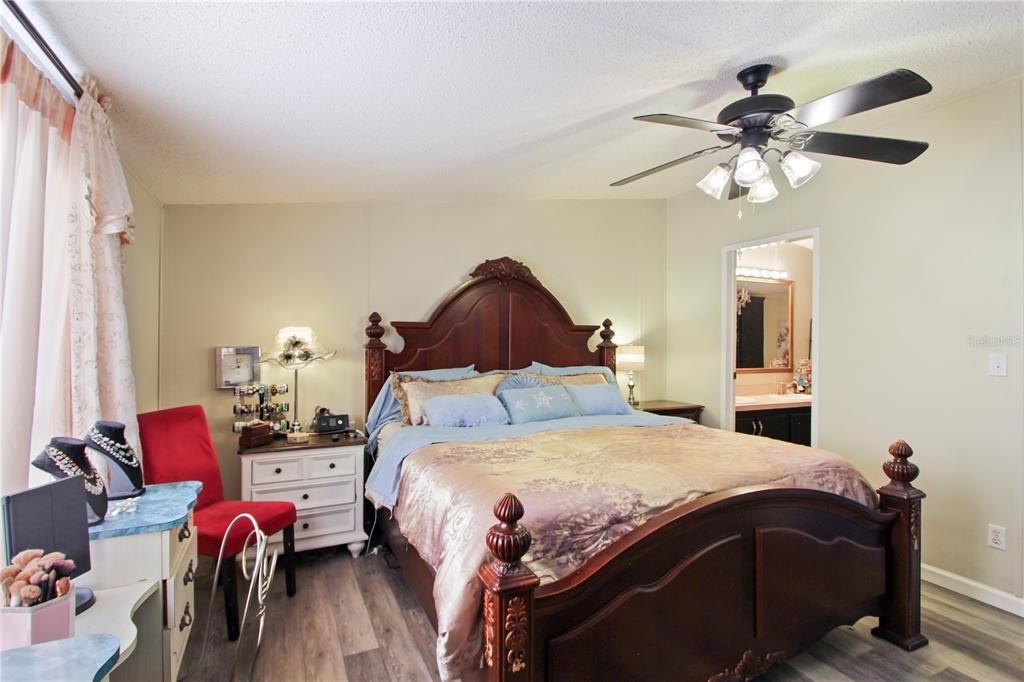 Active With Contract: $438,000 (4 beds, 2 baths, 1782 Square Feet)