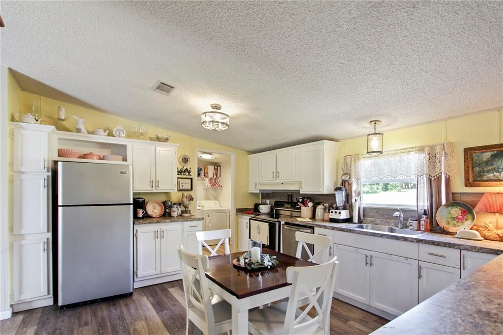 Active With Contract: $438,000 (4 beds, 2 baths, 1782 Square Feet)