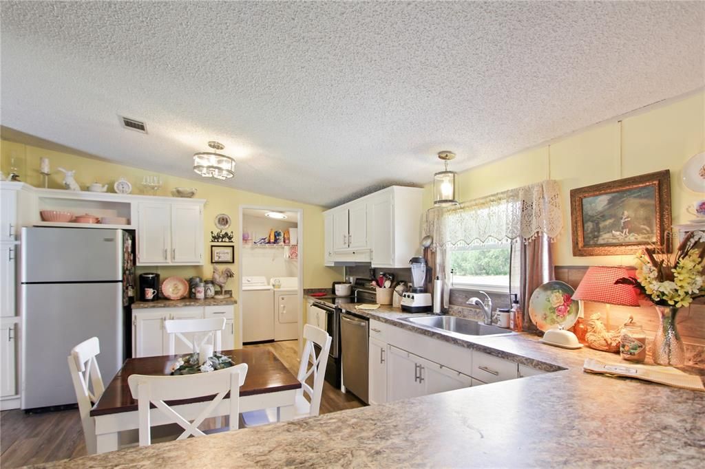 Active With Contract: $438,000 (4 beds, 2 baths, 1782 Square Feet)