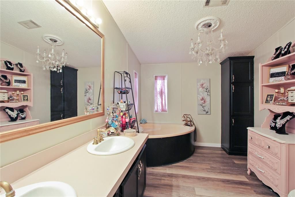 Active With Contract: $438,000 (4 beds, 2 baths, 1782 Square Feet)