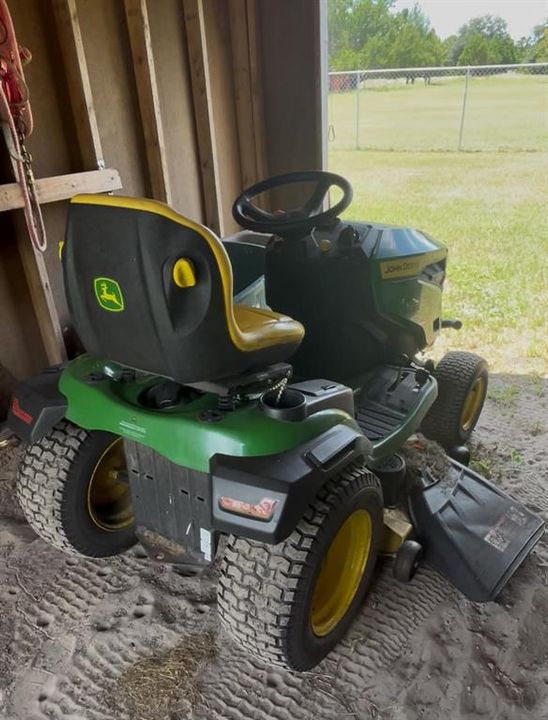 Active With Contract: $438,000 (4 beds, 2 baths, 1782 Square Feet)