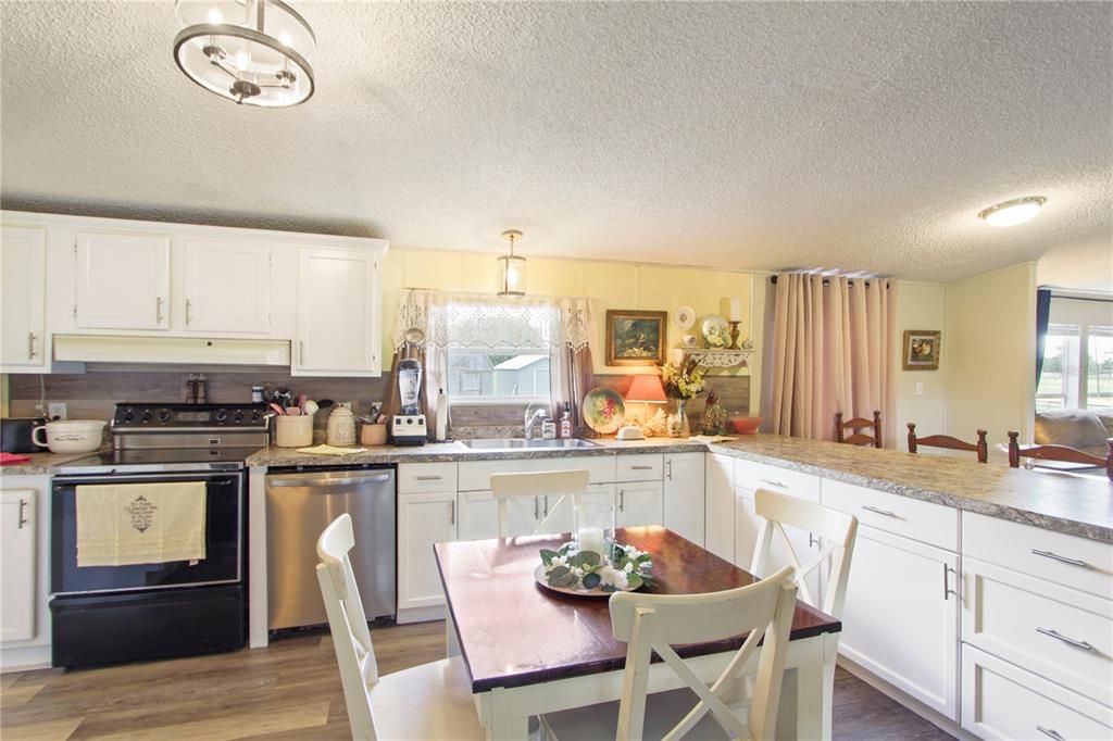 Active With Contract: $438,000 (4 beds, 2 baths, 1782 Square Feet)