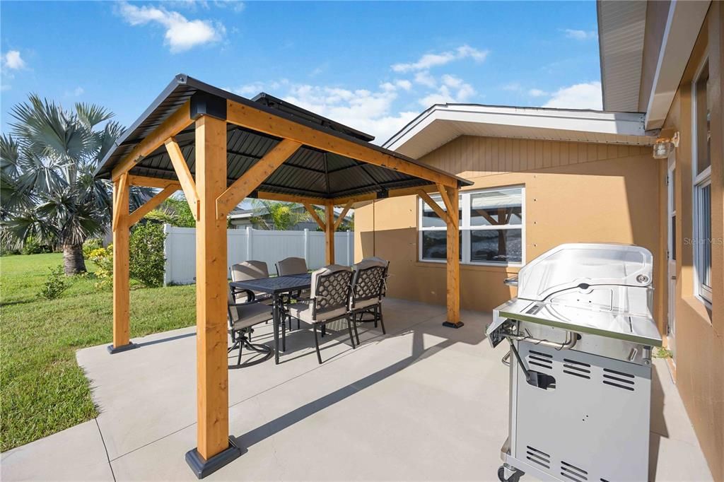 For Rent: $3,500 (3 beds, 2 baths, 3196 Square Feet)