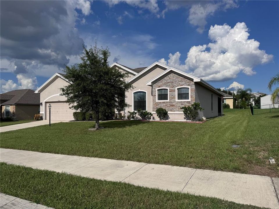 Active With Contract: $389,900 (5 beds, 3 baths, 2901 Square Feet)